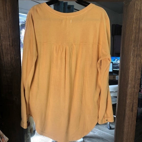 🛍️🛍️SOLD Free people peach fuzz Henley high/low - Picture 4 of 6